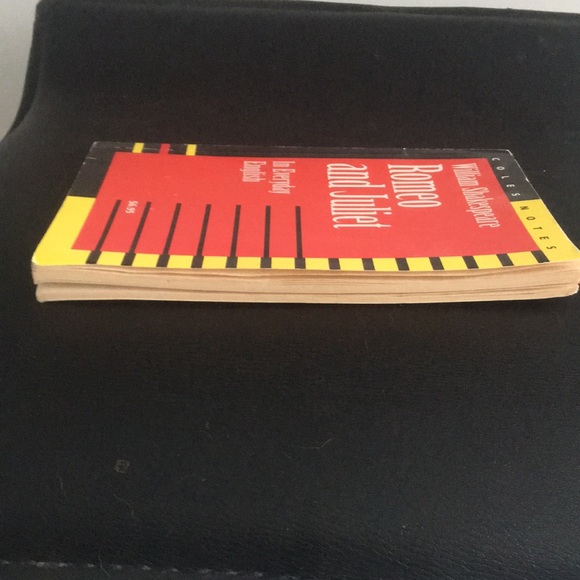 Romeo and Juliet In Everyday English (Coles Notes ) William Shakespeare - Picture 7 of 12